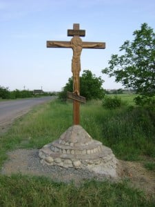 Распятие.Крест, установленный монастырем на въезде в Теплодар.